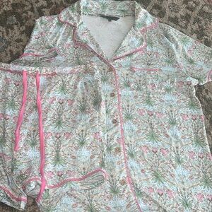 Morris &Co Honeysuckle  pattern in soft sage &pink notched collet top & short L